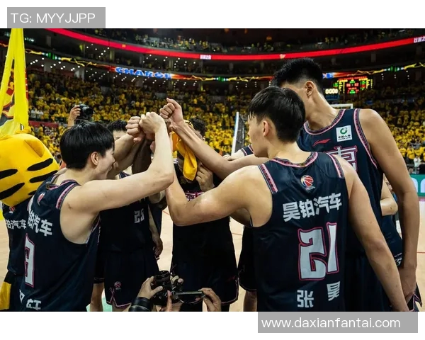 12月25日CBA福建队对阵广东队精彩比赛回放及赛后分析 12月25日CBA福建队对阵广东队精彩比赛回放及赛后分析